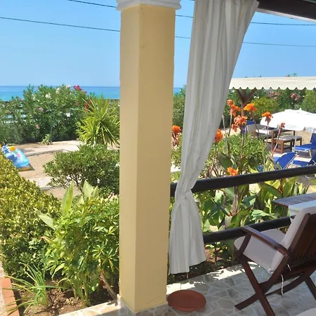 Beachfront Vacation Eftichia Nyaraló